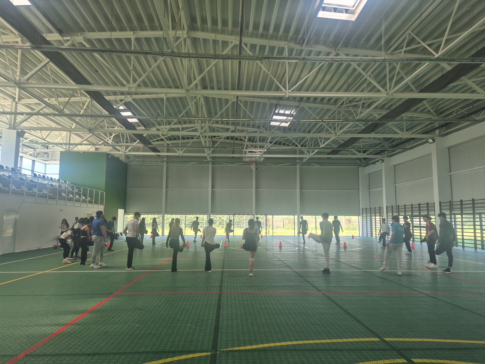 The whole group warms up in the sports hall before the fairplay tournament